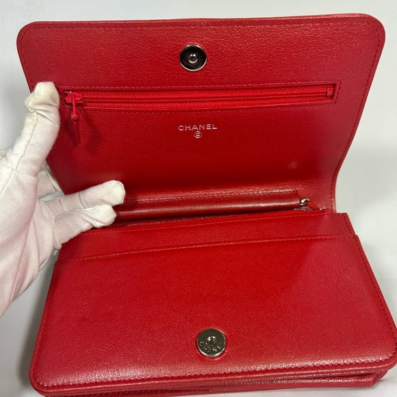 Chanel Boy Wallet on Chain Iridescent Red - Picture 5 of 9